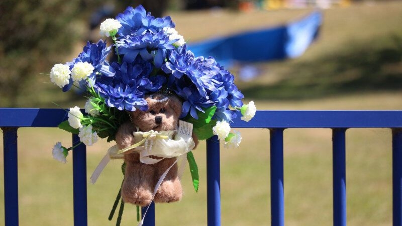 В Австралии ветер поднял надувной батут, погибли четверо детей: выяснились детали трагедии. Фото