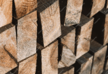 Брус переводной в железнодорожной инфраструктуре