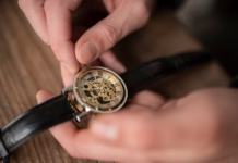 Как правильно обслуживать швейцарские часы и продлить их жизнь